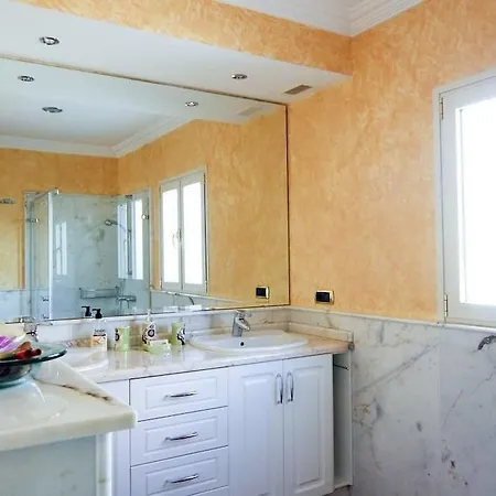 Chiara San Miguel de Abona